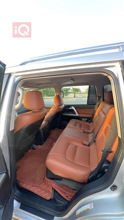 تۆیۆتا لاند کروزەر